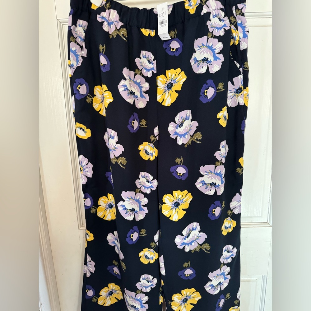 Loft capri wide leg floral detail! New with tag